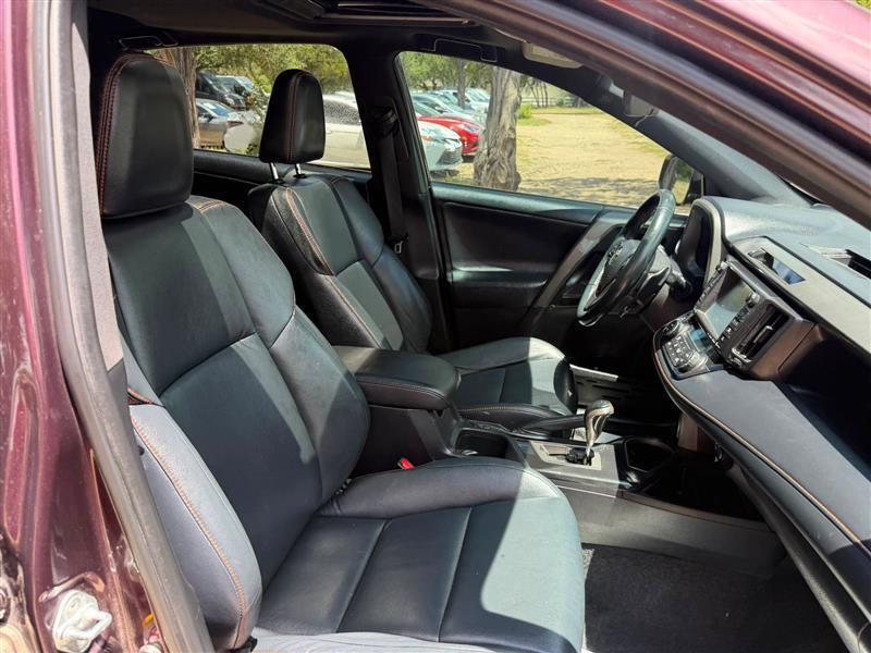 Toyota RAV4 SE FWD 2016