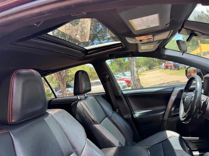 Toyota RAV4 SE FWD 2016