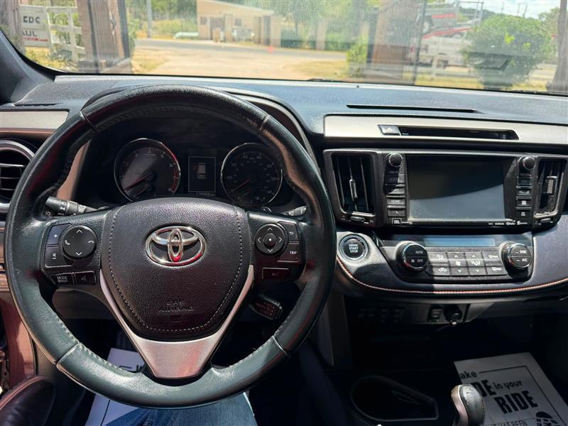 Toyota RAV4 SE FWD 2016
