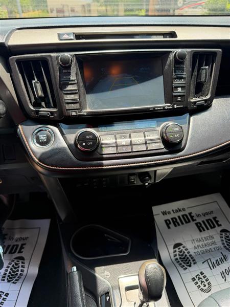 Toyota RAV4 SE FWD 2016