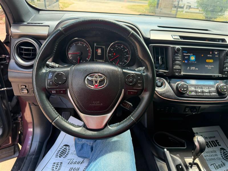 Toyota RAV4 SE FWD 2016