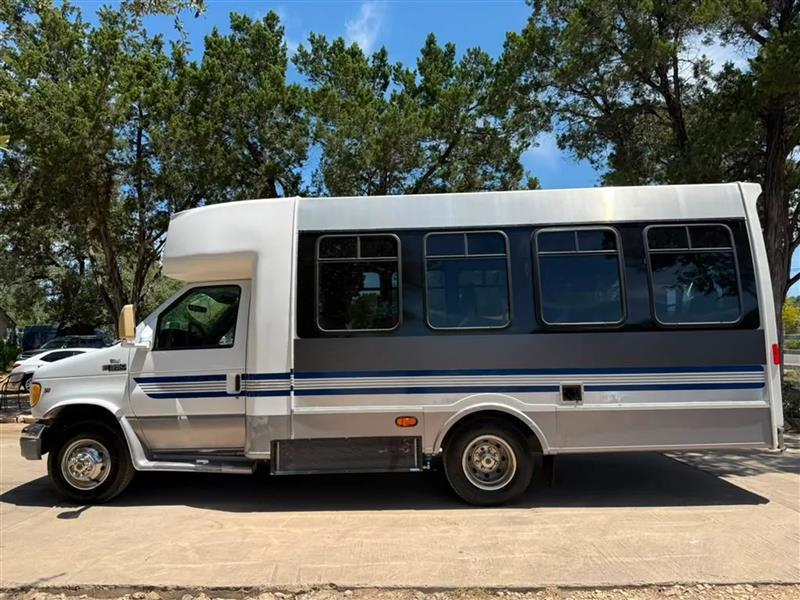 Ford Econoline E350 Super Duty 2002