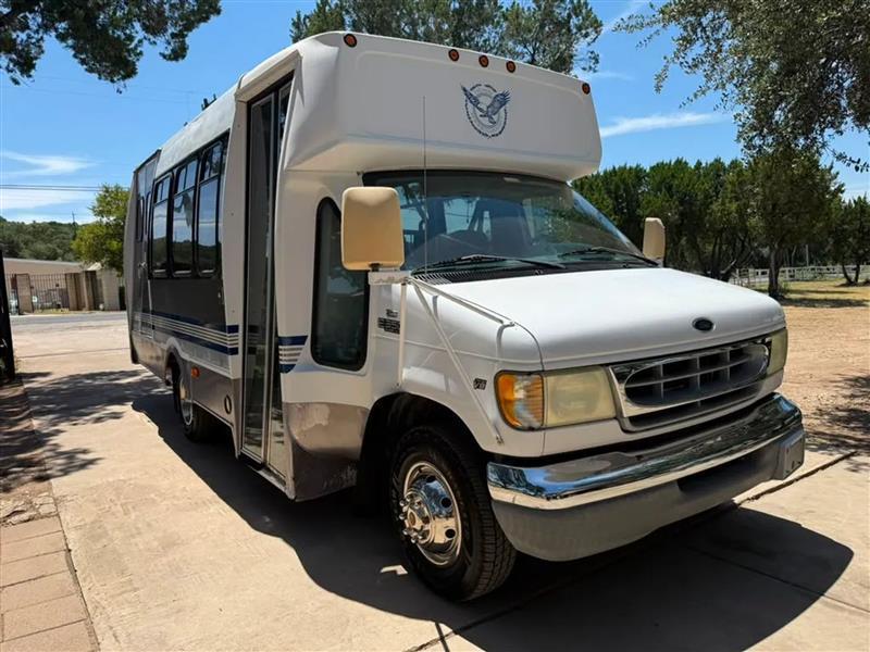 Ford Econoline E350 Super Duty 2002