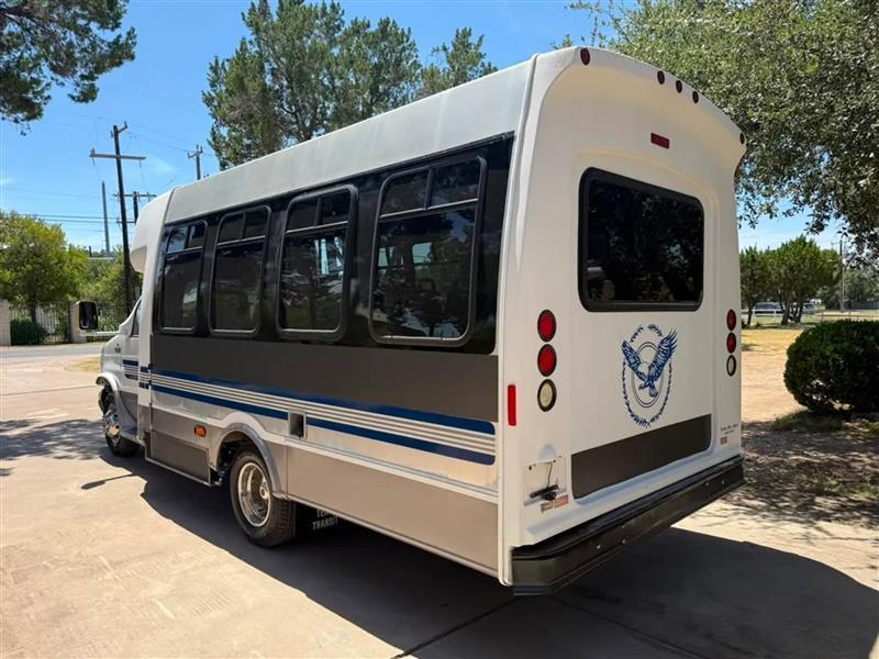 Ford Econoline E350 Super Duty 2002