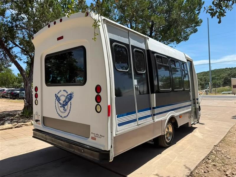 Ford Econoline E350 Super Duty 2002