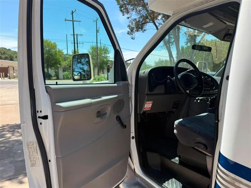 Ford Econoline E350 Super Duty 2002