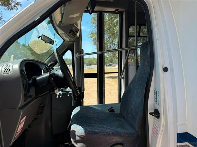 Ford Econoline E350 Super Duty 2002