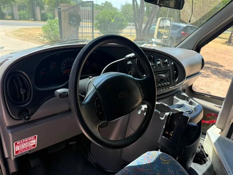 Ford Econoline E350 Super Duty 2002