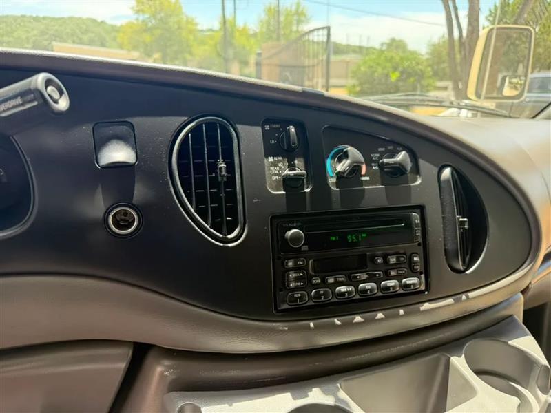 Ford Econoline E350 Super Duty 2002