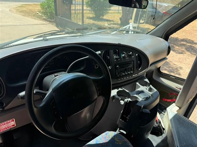 Ford Econoline E350 Super Duty 2002