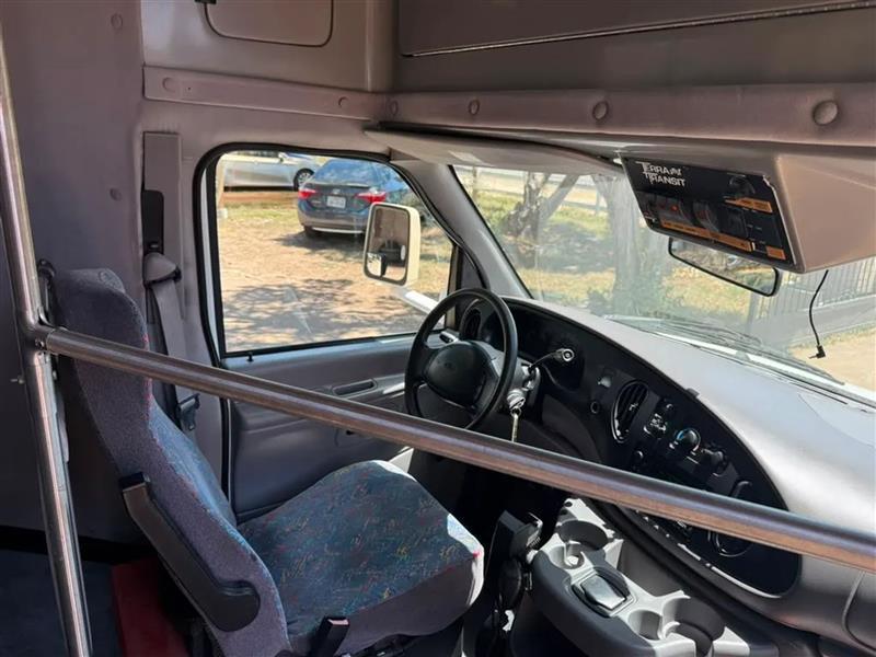 Ford Econoline E350 Super Duty 2002