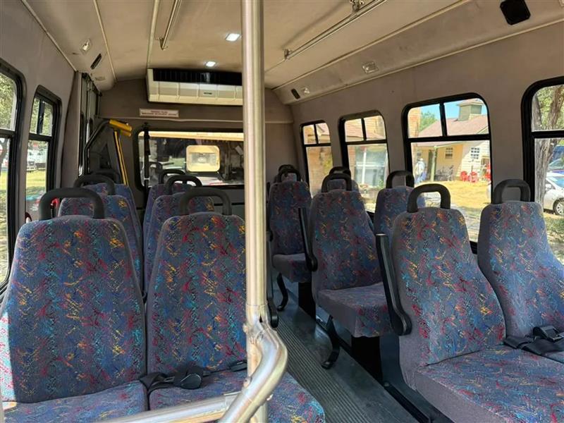 Ford Econoline E350 Super Duty 2002