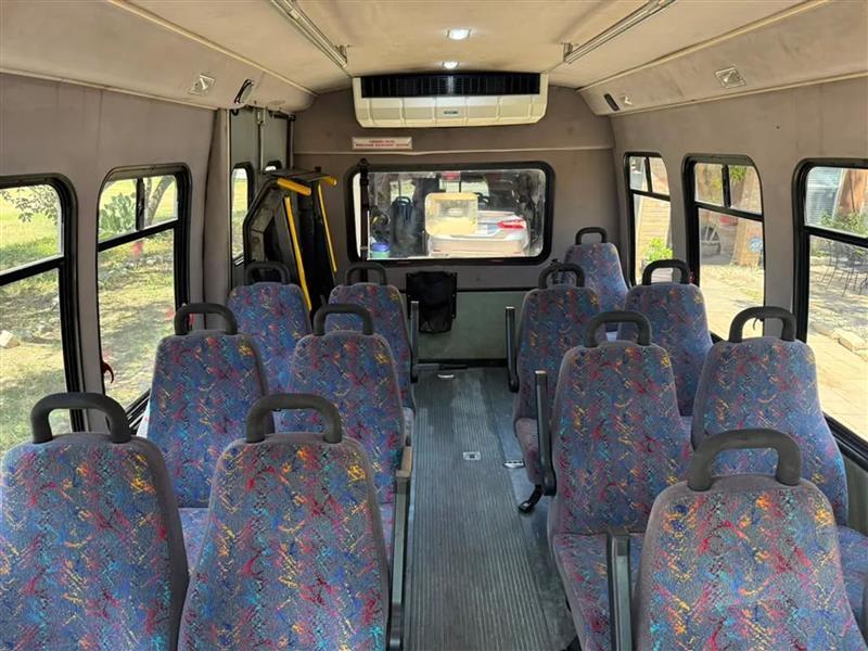 Ford Econoline E350 Super Duty 2002