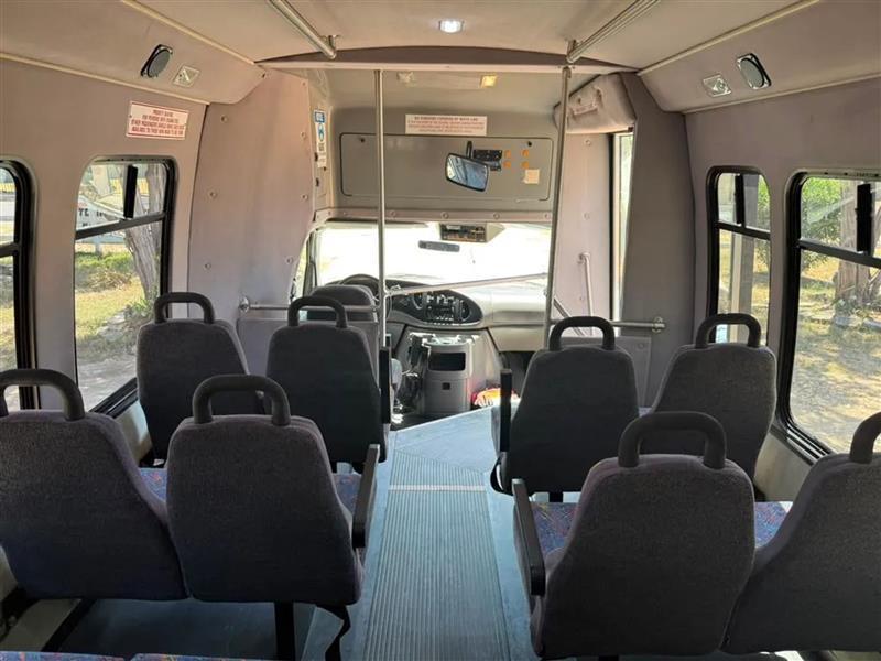 Ford Econoline E350 Super Duty 2002