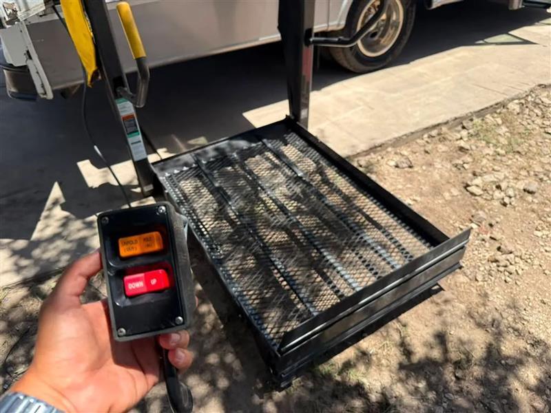 Ford Econoline E350 Super Duty 2002