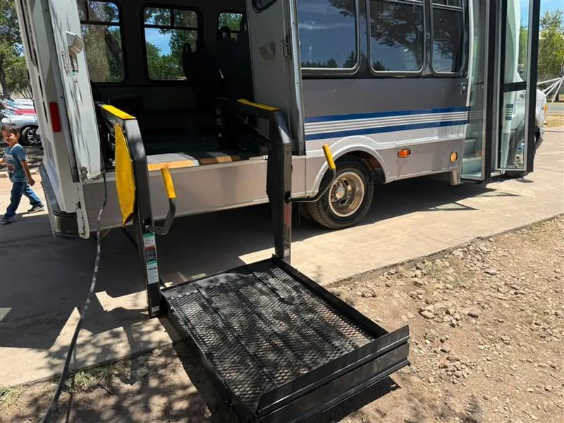 Ford Econoline E350 Super Duty 2002