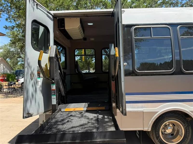 Ford Econoline E350 Super Duty 2002