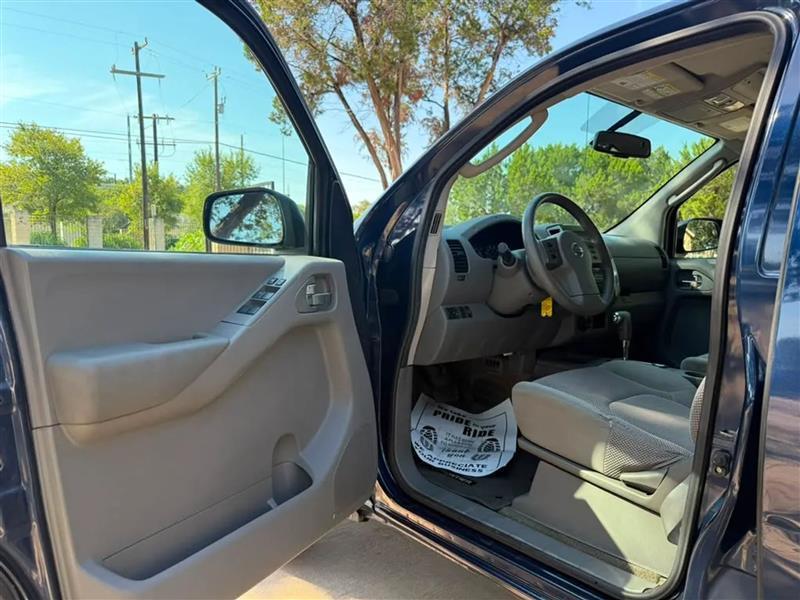 Nissan Frontier S Crew Cab 2WD 2011