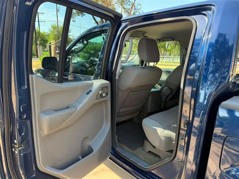 Nissan Frontier S Crew Cab 2WD 2011
