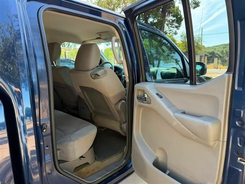 Nissan Frontier S Crew Cab 2WD 2011