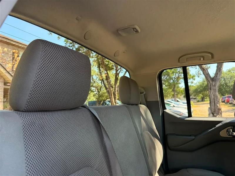 Nissan Frontier S Crew Cab 2WD 2011