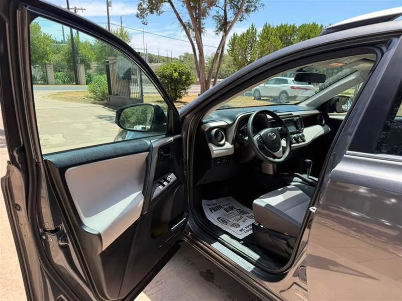 Toyota RAV4 LE FWD 2015