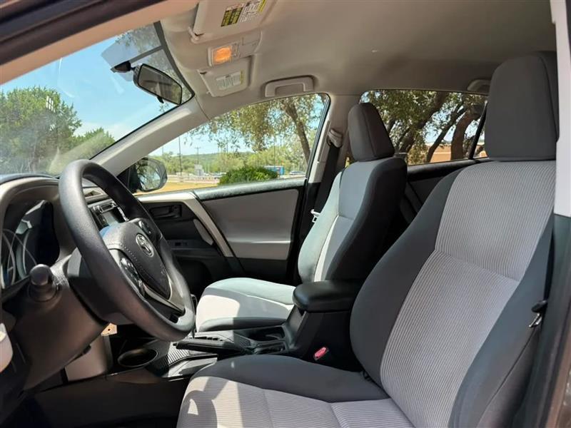 Toyota RAV4 LE FWD 2015