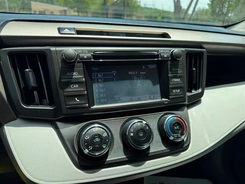 Toyota RAV4 LE FWD 2015