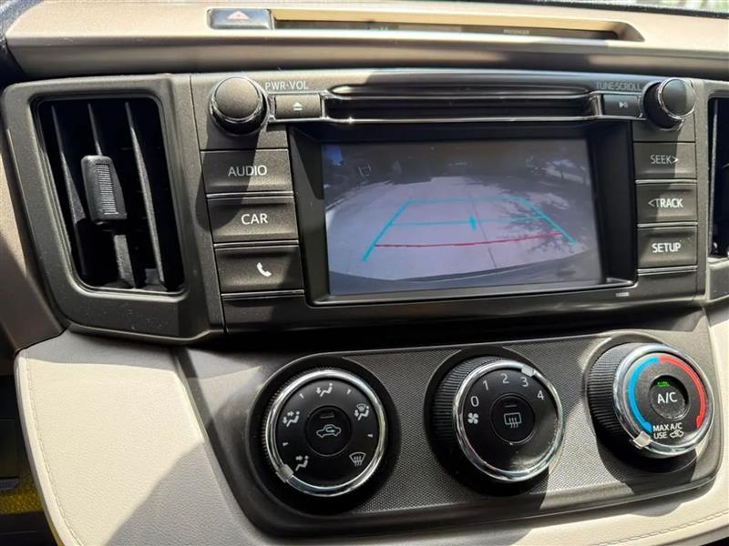Toyota RAV4 LE FWD 2015