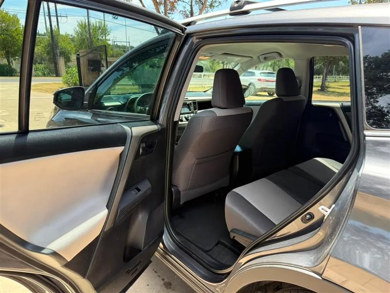 Toyota RAV4 LE FWD 2015