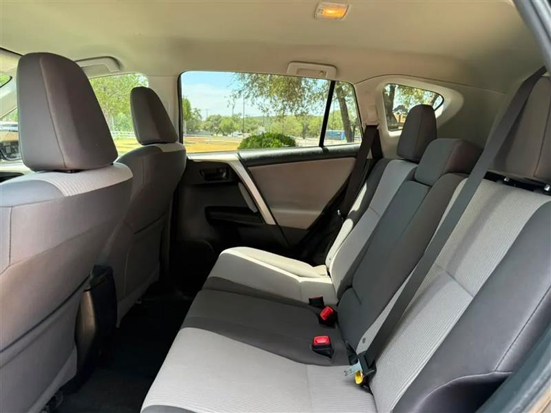 Toyota RAV4 LE FWD 2015