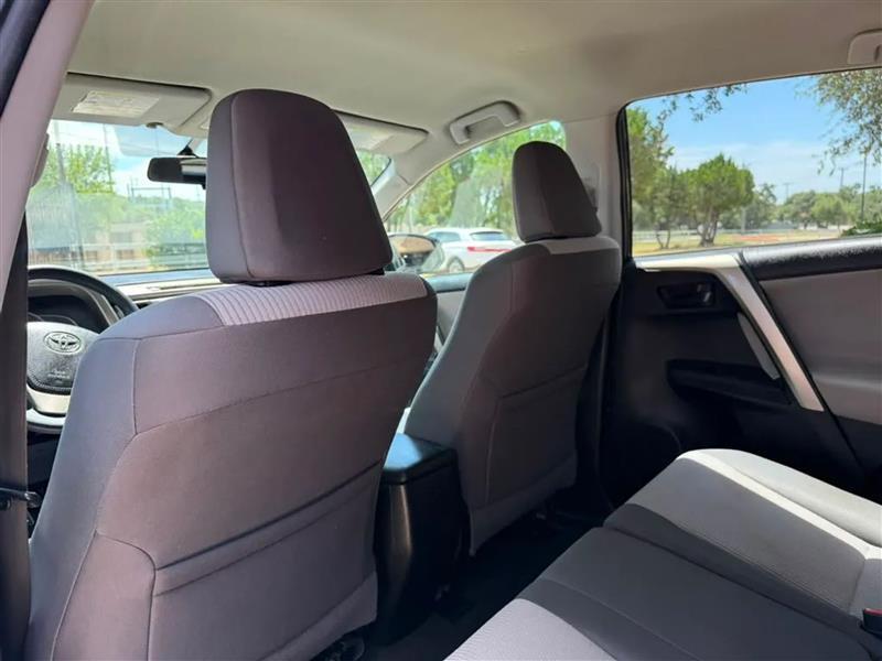 Toyota RAV4 LE FWD 2015