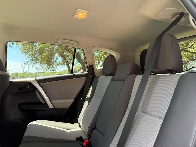 Toyota RAV4 LE FWD 2015