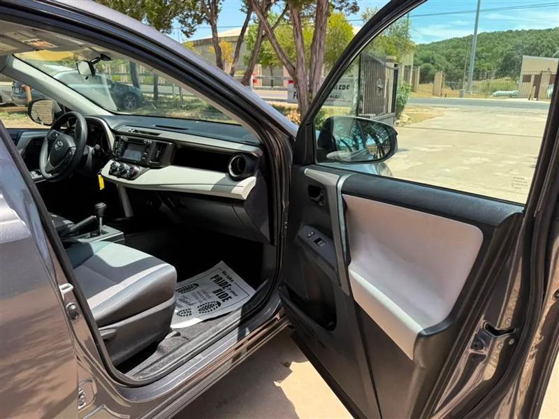 Toyota RAV4 LE FWD 2015