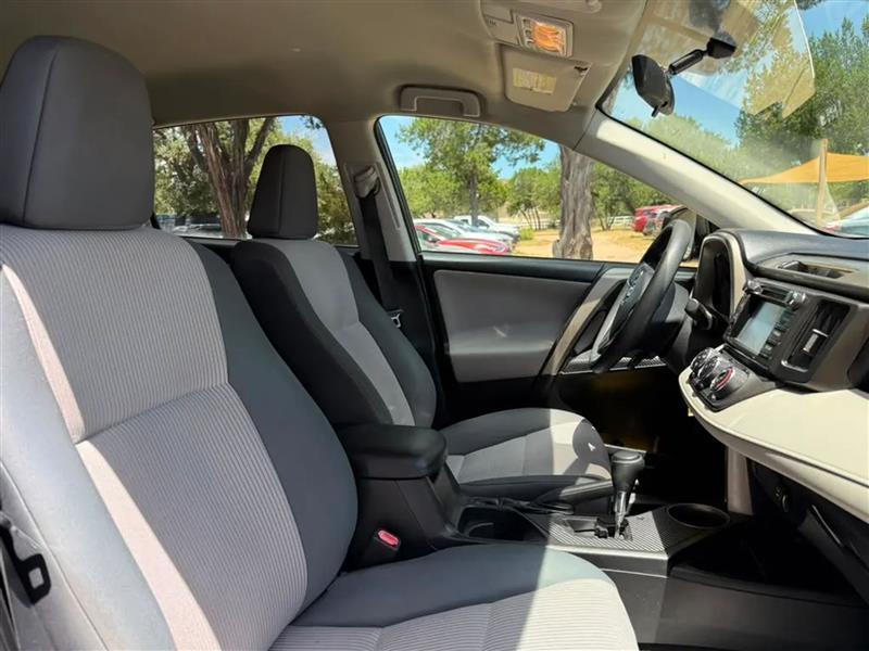 Toyota RAV4 LE FWD 2015