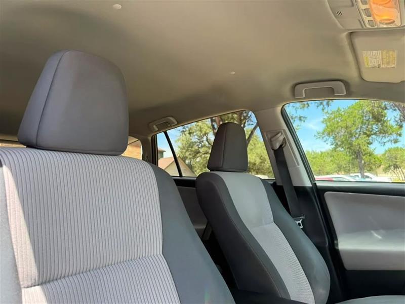 Toyota RAV4 LE FWD 2015