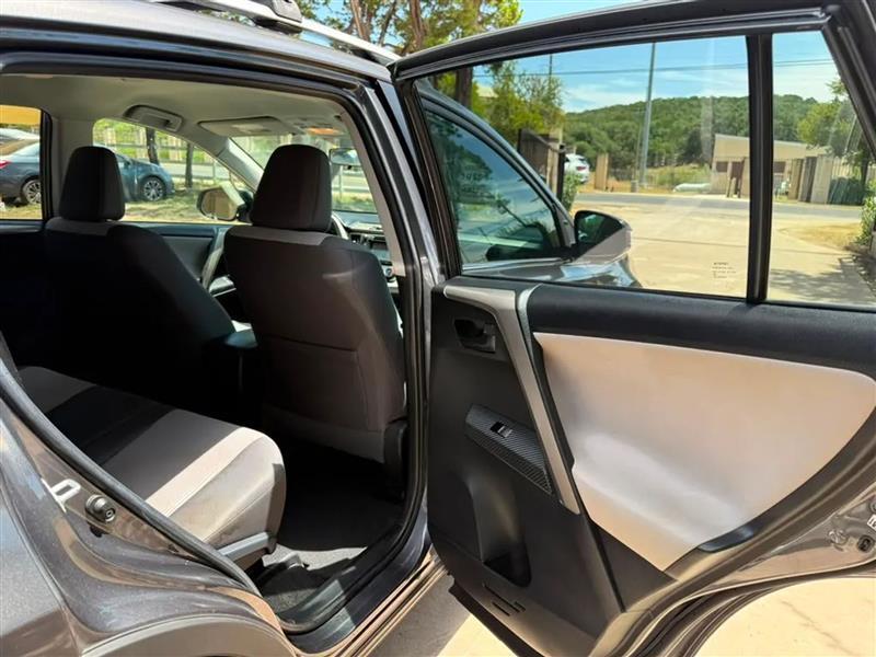 Toyota RAV4 LE FWD 2015