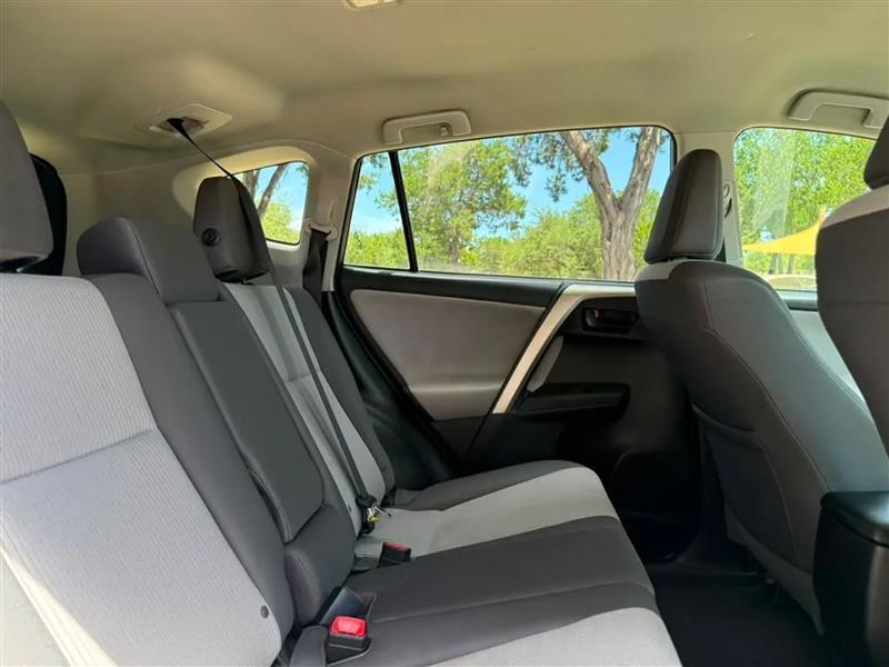 Toyota RAV4 LE FWD 2015