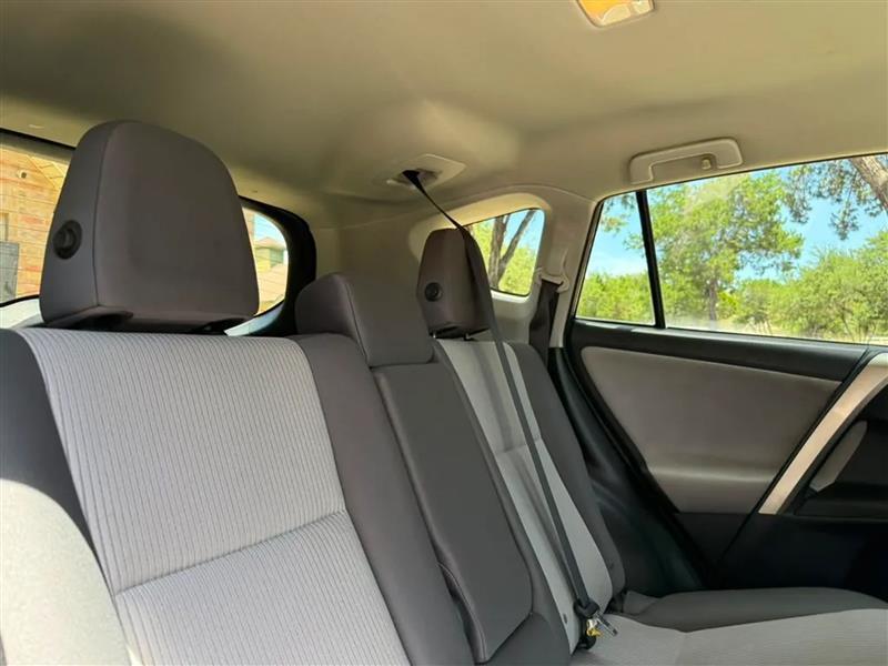 Toyota RAV4 LE FWD 2015