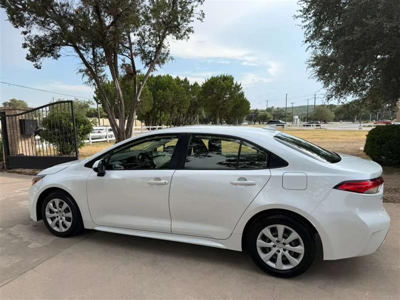 Toyota Corolla LE Hybrid 2022