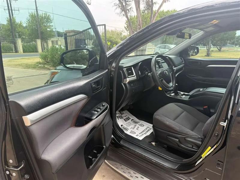 Toyota Highlander LE FWD I4 2017