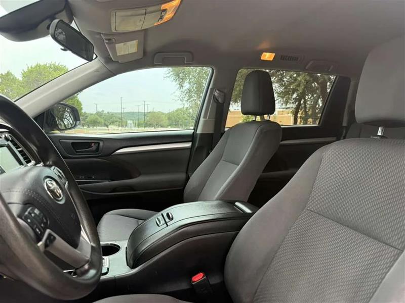 Toyota Highlander LE FWD I4 2017