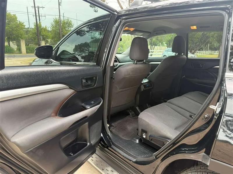 Toyota Highlander LE FWD I4 2017