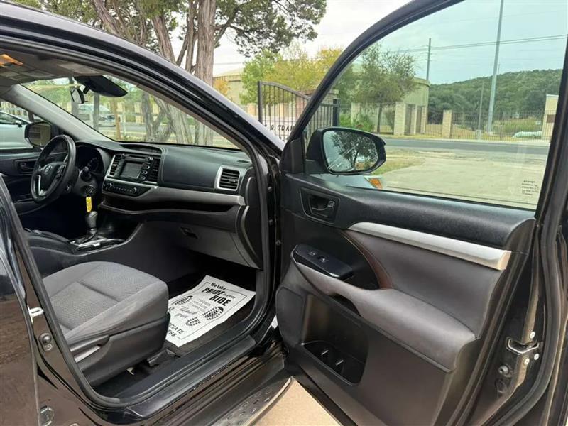 Toyota Highlander LE FWD I4 2017