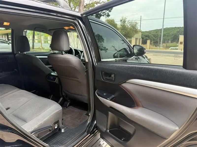 Toyota Highlander LE FWD I4 2017