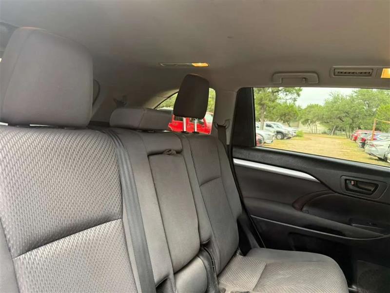 Toyota Highlander LE FWD I4 2017