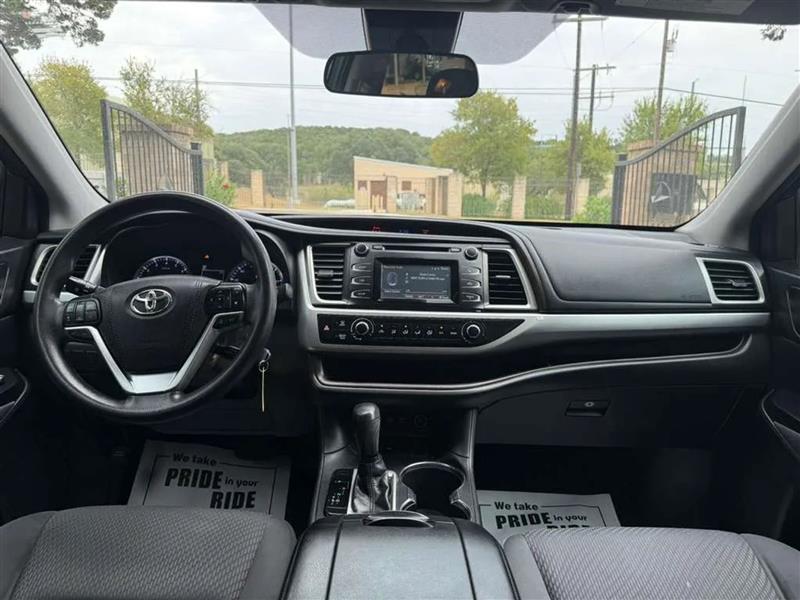 Toyota Highlander LE FWD I4 2017