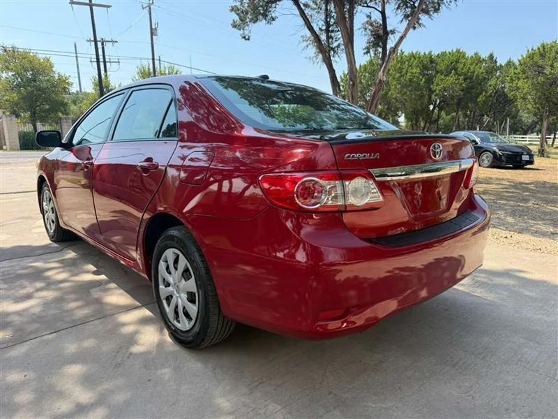Toyota Corolla LE 4-Speed AT 2011
