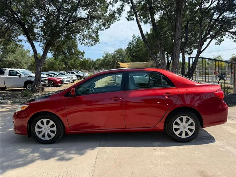 Toyota Corolla LE 4-Speed AT 2011