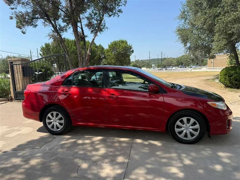Toyota Corolla LE 4-Speed AT 2011